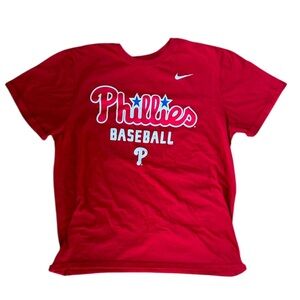 Philadelphia Phillies Men’s T- Shirt 
Size- Men’s XL fits L
Condition- pre owned
